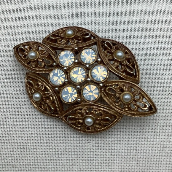 Vintage Sarah Coventry Victoria Gold and Rhinestone Brooch - Picture 2 of 3
